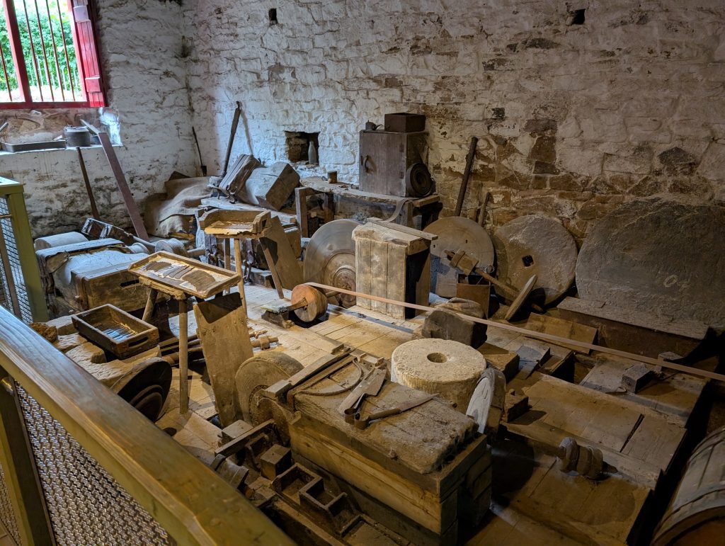 Working water mill